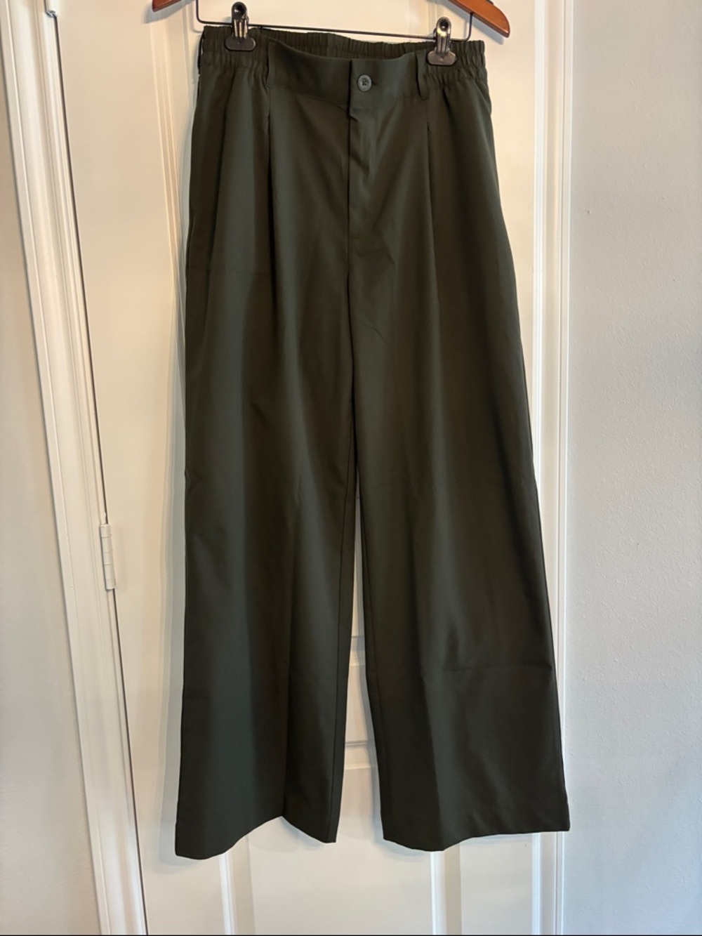 Beyond Yoga women’s Olive Wide-Leg Trousers, Size M. Offices- Athleisure
